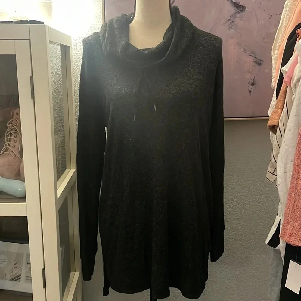 Hacci Cowl Neck Maternity Sweatshirt - Picture 10 of 10